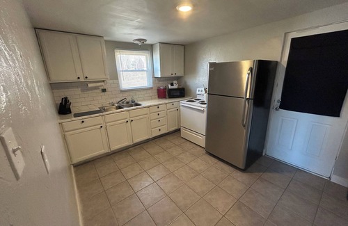 Belleville Apartment | 1 bed duplex near downtown Belleville next to heart garden and long story coffee