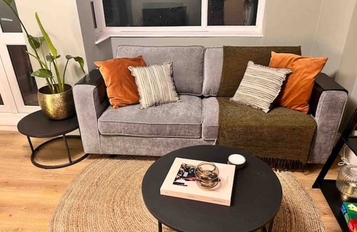 Putney Apartment | 1-bed flat by leafy Putney Heath