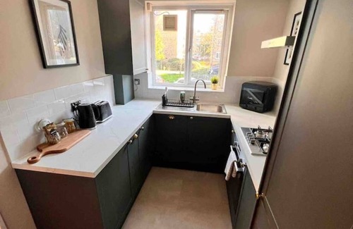 Putney Apartment | 1-bed flat by leafy Putney Heath