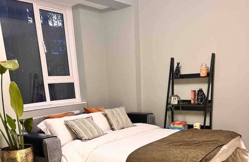 Putney Apartment | 1-bed flat by leafy Putney Heath
