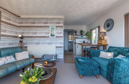 Looe Apartment | 1 Bed Flat - Sleeps 2 - Pets - Balcony - Parking