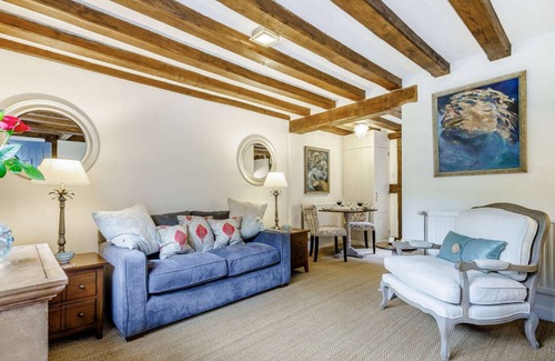 Cirencester Cottage | 1 bed holiday home in Cirencester - Castle Mews