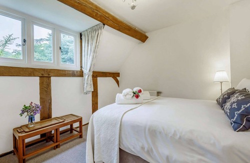 Cirencester Cottage | 1 bed holiday home in Cirencester - Castle Mews
