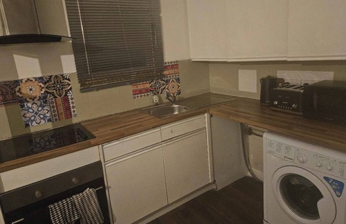 Harold Wood House | 1 Bed House Sleeps 2 -Free Parking -Tv