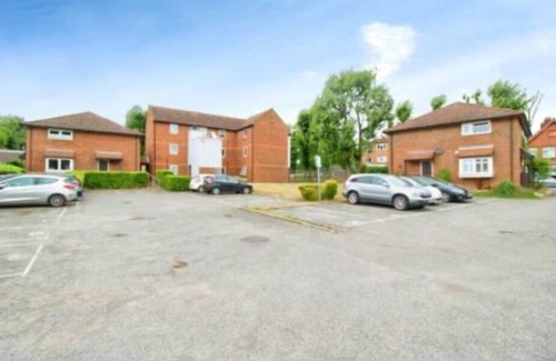 Harold Wood House | 1 Bed House Sleeps 2 -Free Parking -Tv