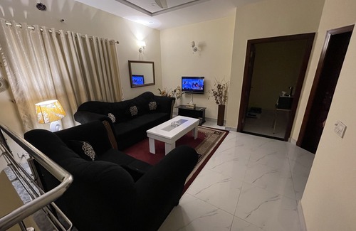Lahore House | 1 Bed House - Sleeps 2 - Pets - Parking - Wifi
