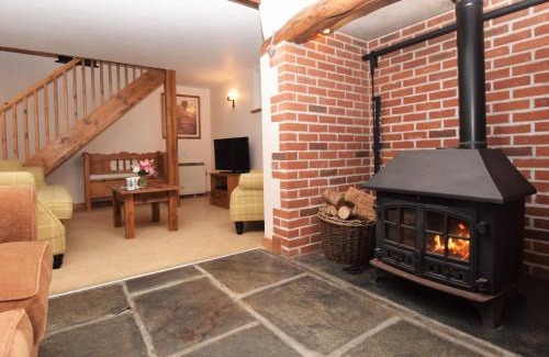 Black Torrington House | 1 Bed in Bideford HIHID