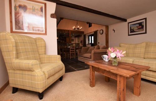 Black Torrington House | 1 Bed in Bideford HIHID
