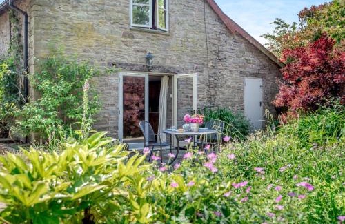 Westbrook Court House | 1 Bed in Clyro BN290