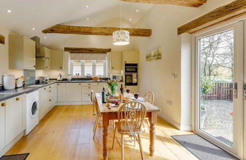Black Torrington House | 1 Bed in Great Torrington 76790