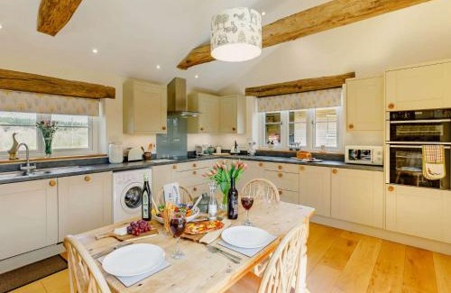 Black Torrington House | 1 Bed in Great Torrington 76790