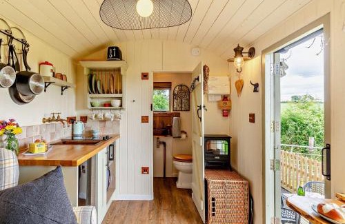 Bridport House | 1 Bed in Salwayash 95502