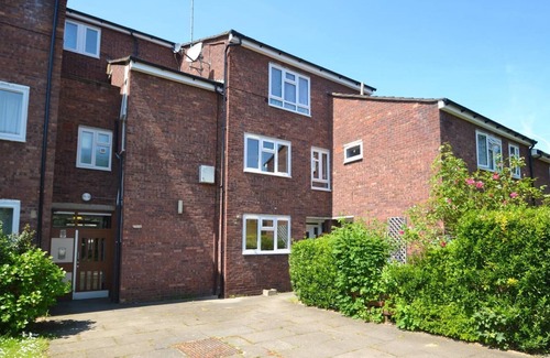 Roehampton Apartment | 1 Bed-sleeps 4-free Parking-15 Min to Putney