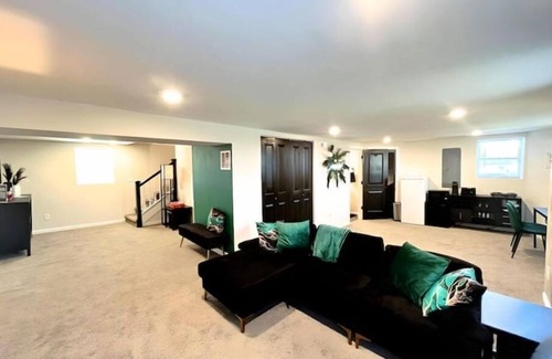 Central Forest Park Apartment | 1 Bedroom 1 Bathroom Apartment with Private Entrance & Guest Suite