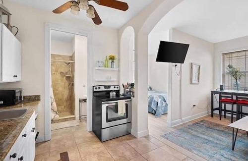 Gillespie Park Apartment | 1 Bedroom 647793 by Houzlet