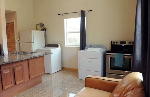 Sunset House | 1 Bedroom 725 sf Ft. Laud. House; on-site W/Dryer
