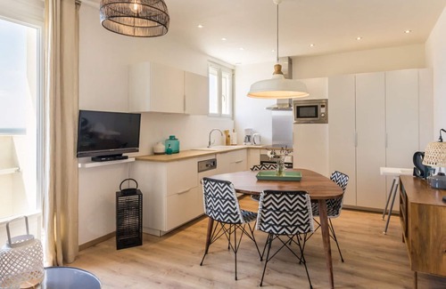 Barneville-Carteret Apartment | 1-bedroom apartment with sea view, parking and wifi included