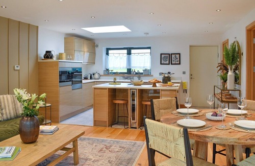 Carnon Downs Ski Chalet | 1 bedroom accommodation in Carnon Downs