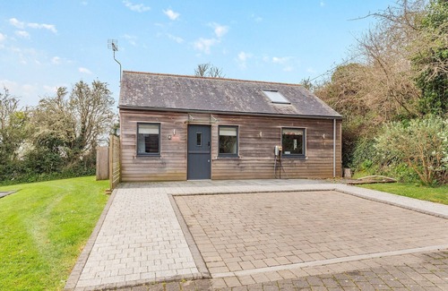 Carnon Downs Ski Chalet | 1 bedroom accommodation in Carnon Downs