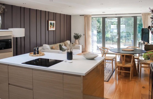 Carnon Downs Ski Chalet | 1 bedroom accommodation in Carnon Downs