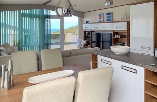 Tan-y-groes Ski Chalet | 1 bedroom accommodation in Tresaith Beach, Cardigan, Ceredigion