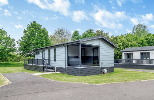 Earls Colne Ski Chalet | 1 bedroom accommodation in Earls Colne, Colchester