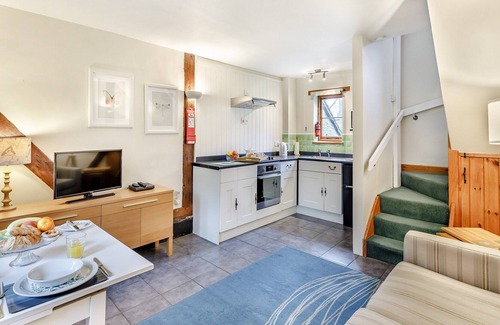 Hay-on-Wye Cabin | 1 bedroom accommodation in Ridgeway Cross, near Malvern