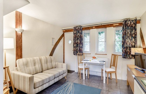Hay-on-Wye Cabin | 1 bedroom accommodation in Ridgeway Cross, near Malvern