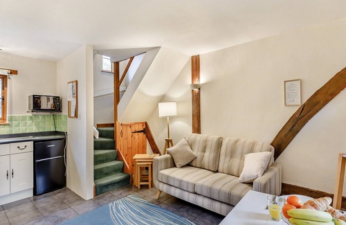 Hay-on-Wye Cabin | 1 bedroom accommodation in Ridgeway Cross, near Malvern