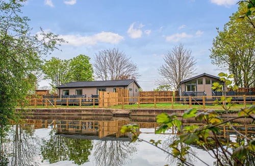 Hoddesdon Ski Chalet | 1 bedroom accommodation in Hoddesdon