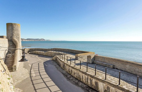 Lyme Regis Cottage | 1 bedroom accommodation in Uplyme, near Lyme Regis