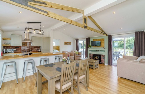 Ellesmere Ski Chalet | 1 bedroom accommodation in Tetchill