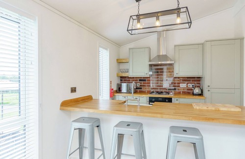 Ellesmere Ski Chalet | 1 bedroom accommodation in Tetchill