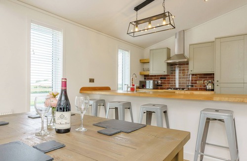 Ellesmere Ski Chalet | 1 bedroom accommodation in Tetchill