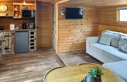 Dilton Marsh Ski Chalet | 1 bedroom accommodation in Westbury