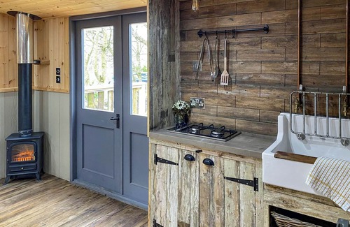 Dilton Marsh Ski Chalet | 1 bedroom accommodation in Westbury