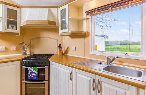 Ningwood House | 1 bedroom accommodation in Newbridge, Nr Yarmouth