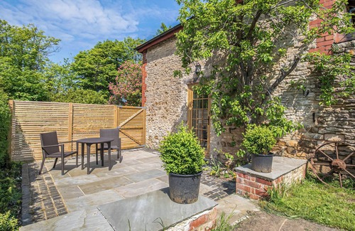 Dursley Cottage | 1 bedroom accommodation in Dursley