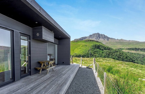 Portree Cottage | 1 bedroom accommodation in Storr Lochs, near Portree