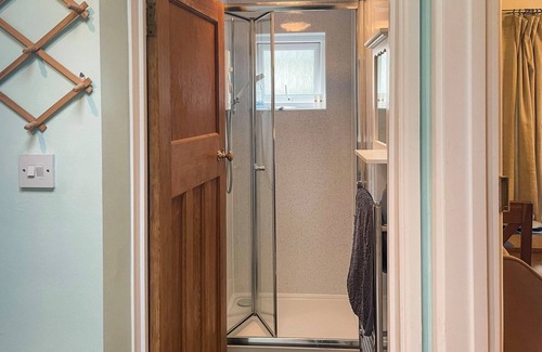Corfe Mullen Cottage | 1 bedroom accommodation in Beacon Hill, Poole