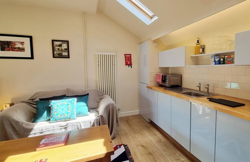 Peasedown Saint John Cottage | 1 bedroom accommodation in Carlingcott, near Bath