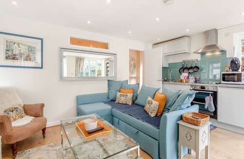 Beckington Cottage | 1 bedroom accommodation in Beckington, near Frome