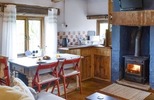 Wing Cottage | 1 bedroom accommodation in Roweltown, near Brampton