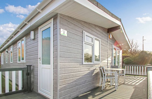 New Forest District Ski Chalet | 1 bedroom accommodation in Milford-on-Sea, Nr Lymington