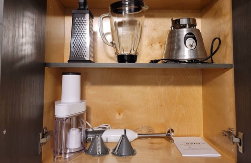 Grand Boulevard Apartment | 1-bedroom Apartment in Central North Vancouver