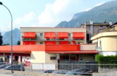 Cremeno Apartment | 1 bedroom apartment - 5 mins to ski area and mountains treks