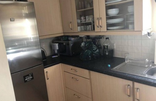 Copthorne Apartment | 1 Bedroom Apartment Sleeps 2 - Pets Welcome - Tv