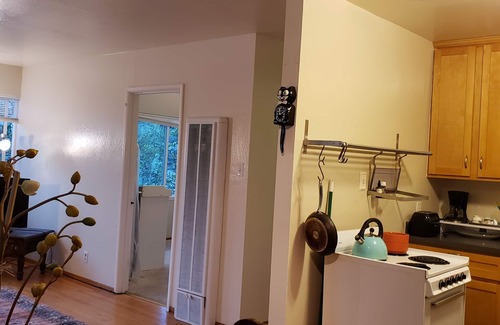 Grand Lake Apartment | 1-bedroom apartment just 11 minutes to San Francisco Bay