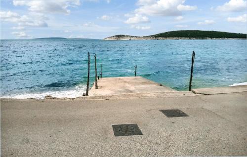 Martinscica Apartment | 1 Bedroom Awesome Apartment In Martinscica