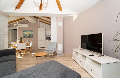 Obrovac House | 1 bedroom beach front home in Krusevo